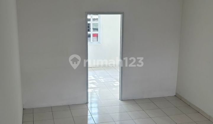 For Rent: 3-Story Shop House in Turangga 2