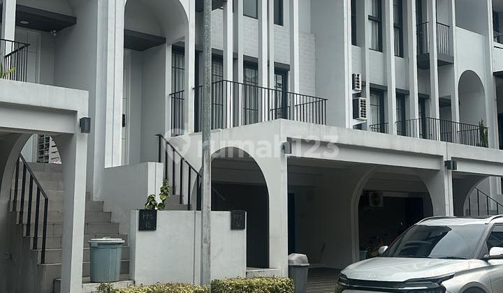 Disewakan Rumah 2 Lantai Lokasi Strategis di Greenwich BSD City