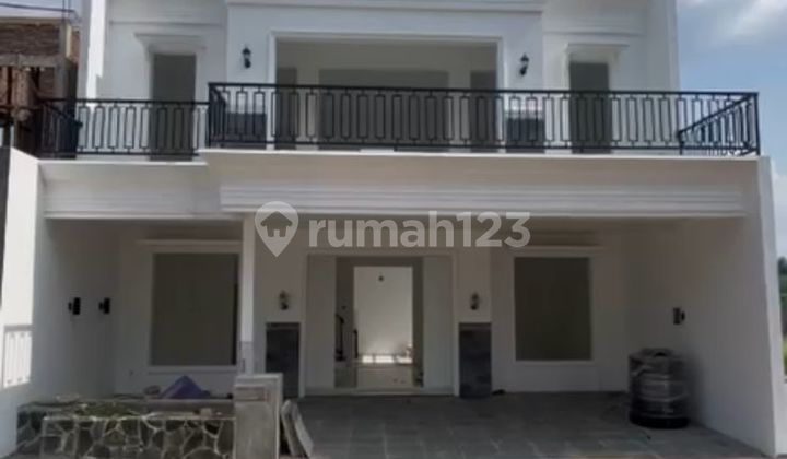 Bebas Banjir, Rumah, 2 Lantai, SHM, Dekat Fasilitas Kesehatan