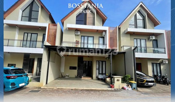 Bebas Banjir, Rumah, 2 Lantai, SHM, Dekat Pusat Perbelanjaan