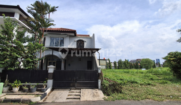 Rumah 2 Lantai Modern di Permata Buana, Lingkungan Asri dan Strategis.