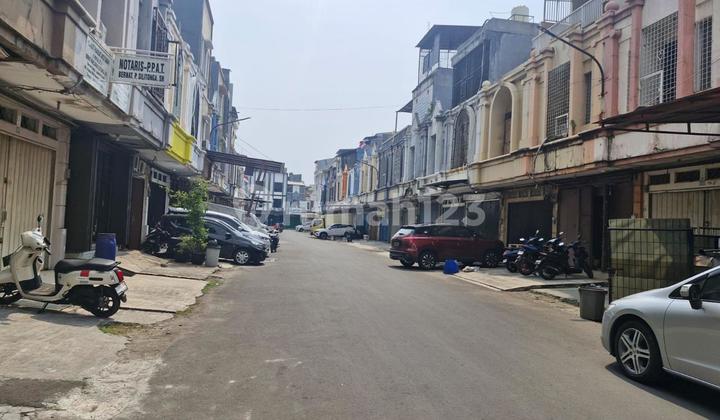 For Sale: Pelangi 2.5-Story Shop House, Cengkareng, West Jakarta 2