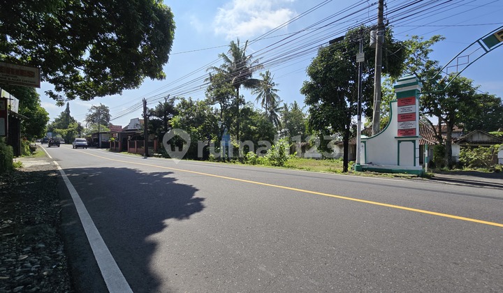 Tanah Tepi Jalan Raya Jogja, Hanya 4 Menit Kampus Uii & Raminten Tanah Tepi Jalan Raya Jogja, Hanya 4 Menit Kampus Uii & Raminten