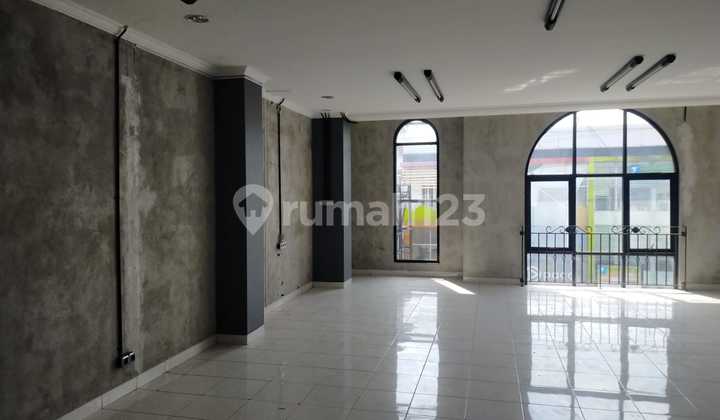 For Rent: Strategic 3.5-Story Shop House in Sagan Business Center, Terban, Gondokusuman, Yogyakarta