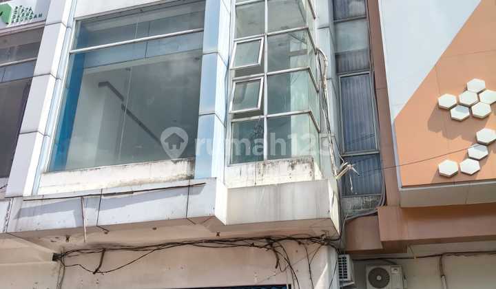 For Rent Strategic 3-Story Shop House on North Ring Road Yogyakarta - Suitable for Business 2