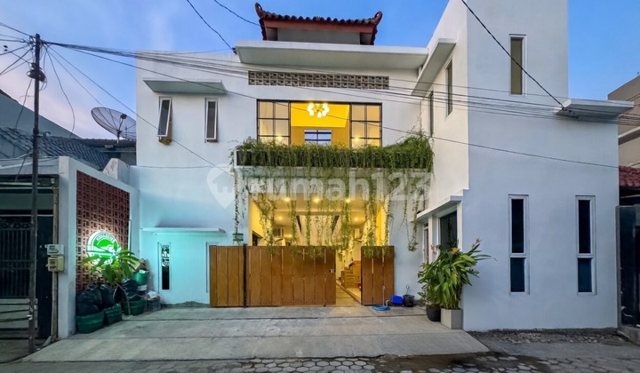 Boarding House Near Amplaz Jogja, Banguntapan, Fully Furnished, Owner's Income, Road 1