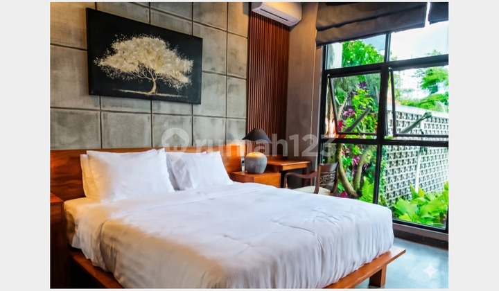 Dijual Villa Mewah Jogja Utara - Desain Modern Resort dengan Infinity Pool