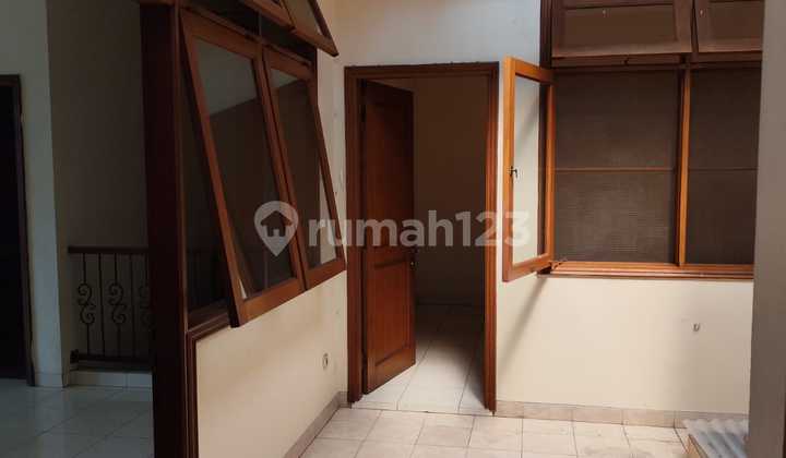 Selling Cheap at a Loss House in Sunter