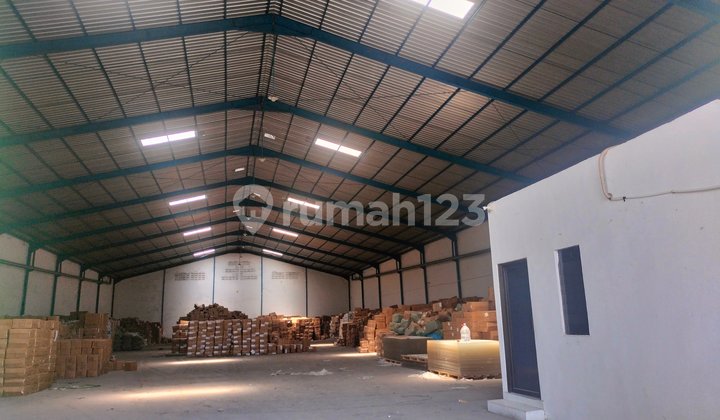 For Rent Warehouse Ready Romokalisari. Concrete Floor. Near Toll Road. Flood-Free. Office Included. Has Yard and Outer Fence. Suitable for Production.