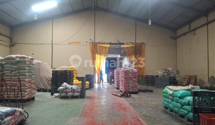 Quick Sale Warehouse in Romokalisari. Ready. Near Toll Road. Concrete Floor. Container Access.