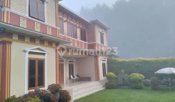Dijual Villa di Daerah Strategis Dago Bandung Siap Huni