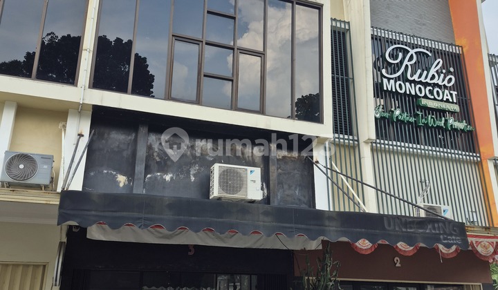 2-Storey Shop House in Front of SMK Grafika Banyumanik 2