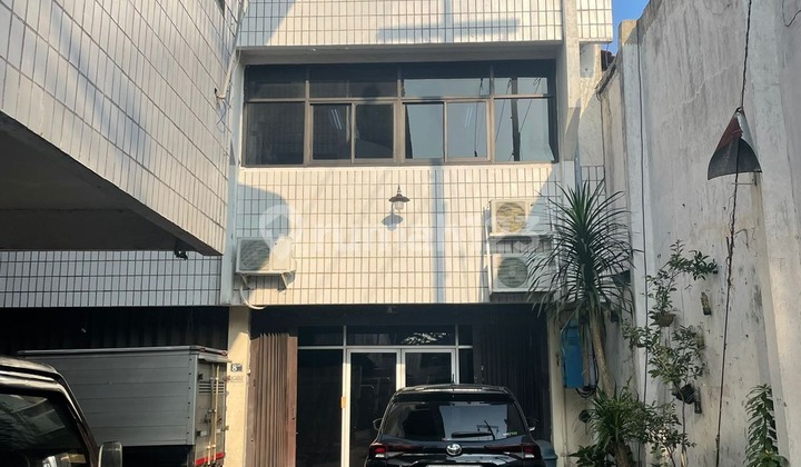 Ruko Strategis 3 Lantai di Komplek Pertokoan, Siap Huni Ruko Strategis 3 Lantai di Komplek Pertokoan, Siap Huni