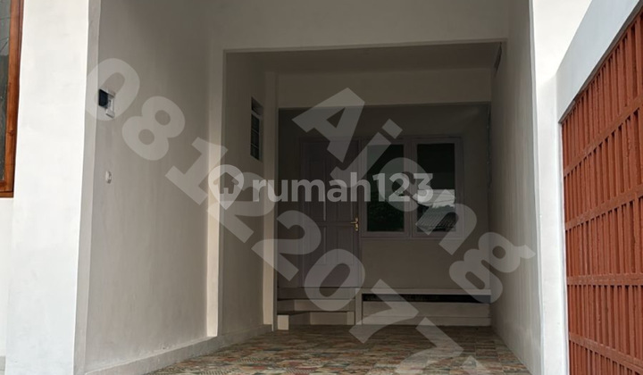 Disewakan Rumah/Mess 11 Kamar di Cijambe, Kota Bandung LT 204M2, LB 400M2, 11 KT, 11 KM