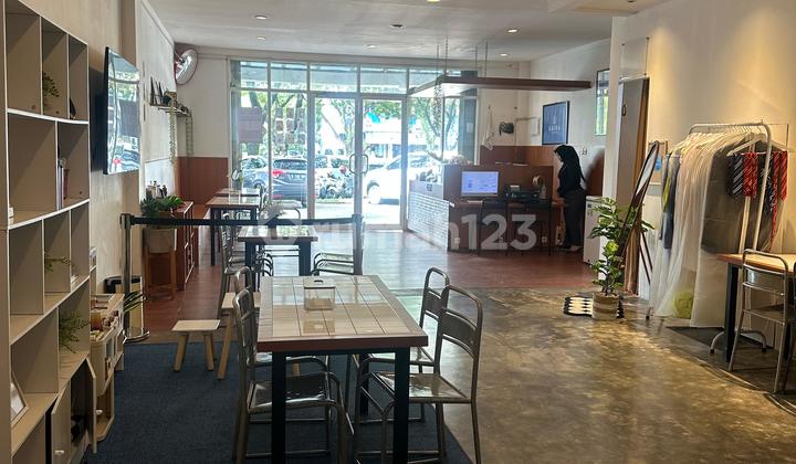 3-Storey Shop House in Bintaro Ready for Use & Bustling 73735 Dk 2