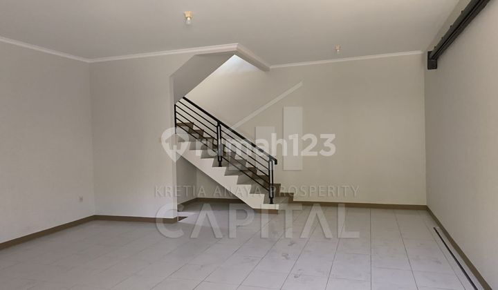 A ready-to-use 2-story shop house for your business and investment in Taman Kopo Katapang. A ready-to-use 2-story shop house for your business and investment in Taman Kopo Katapang.