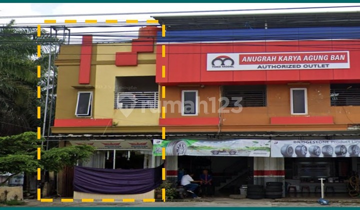 Ruko Ini Cocok untuk Membuka Usaha karena Berada di Pinggir Jalan Utama
