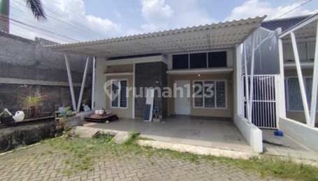 Rumah Berada di Perumahan Ditengah Kota Rumah Berada di Perumahan Ditengah Kota