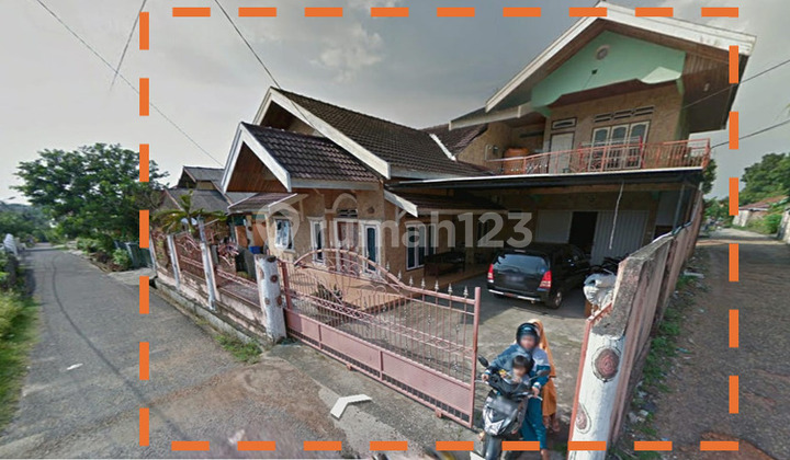 Rumah Memiliki Luas Tanah yang Luas dan Berada di Pusat Kota Rumah Memiliki Luas Tanah yang Luas dan Berada di Pusat Kota
