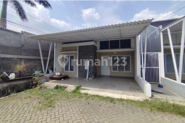 Rumah Berada di Perumahan Ditengah Kota Rumah Berada di Perumahan Ditengah Kota