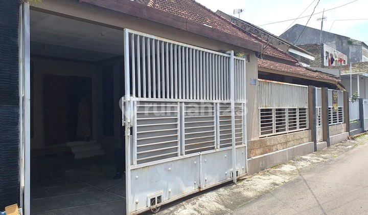 Rumah Tinggal di Jalan Letjend Sutoyo Vg No.16b Rumah Tinggal di Jalan Letjend Sutoyo Vg No.16b