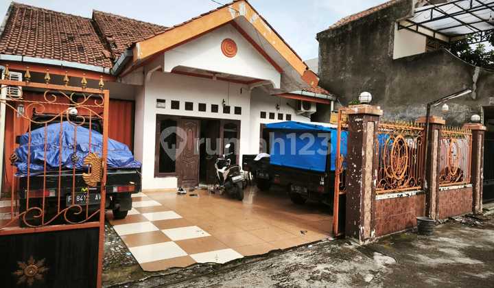 Rumah Berada di Perumahan Ditengah Kota Rumah Berada di Perumahan Ditengah Kota