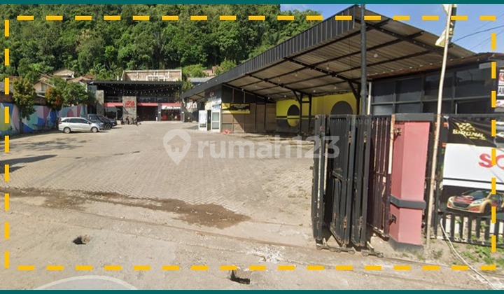Ruko Cocok untuk Usaha Café dan Carwash Terletak di Pusat Kota