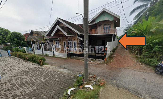 Rumah Memiliki Luas Tanah yang Luas dan Berada di Pusat Kota Rumah Memiliki Luas Tanah yang Luas dan Berada di Pusat Kota