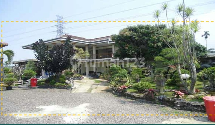 Villa Luas dan Asri