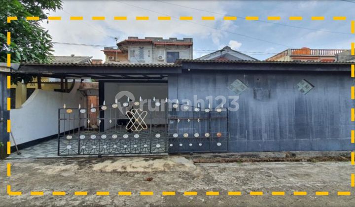 Rumah Berada di Lingkungan Nyaman dan Akses Jalan Luas Rumah Berada di Lingkungan Nyaman dan Akses Jalan Luas