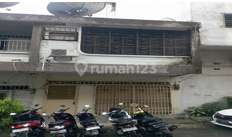 House in Central Medan, Close to Lonsum and Merdeka Field. House in Central Medan, Close to Lonsum and Merdeka Field.