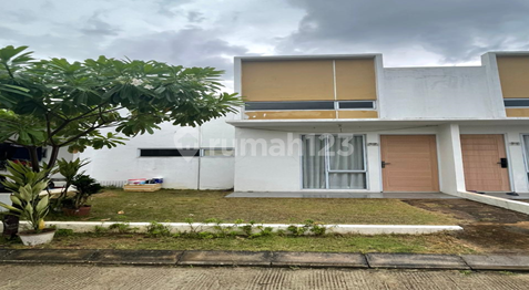 Rumah Berada di Perumahan Ditengah Kota Rumah Berada di Perumahan Ditengah Kota