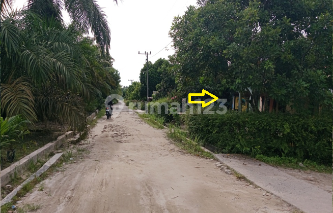 Dekat Pemukiman Warga dan Dekat dengan Akses Jalan Dekat Pemukiman Warga dan Dekat dengan Akses Jalan