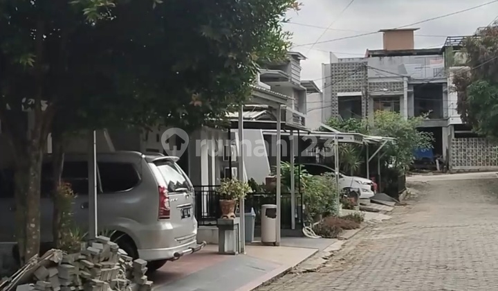 Rumah Tinggal di Jl. Batu Cermin, Perum Sempaja Residence, Blok F No. 5 Kel. Sempaja Utara Kec. Samarinda Utara Kota Samarinda Prov Kalimantan Timur Rumah Tinggal di Jl. Batu Cermin, Perum Sempaja Residence, Blok F No. 5 Kel. Sempaja Utara Kec. Samarinda Utara Kota Samarinda Prov Kalimantan Timur