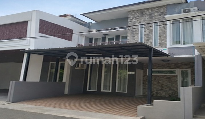 The house is located in the Karawang housing complex. The house is located in the Karawang housing complex.