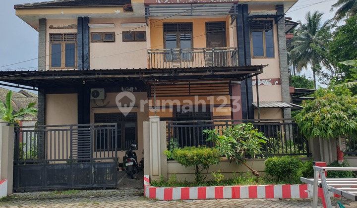 Move-In Ready House in the Middle of the City with a Strategic Location Move-In Ready House in the Middle of the City with a Strategic Location