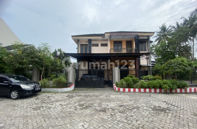 Rumah Siap Huni Ditengah Perkotaan dengan Lokasi Strategis Rumah Siap Huni Ditengah Perkotaan dengan Lokasi Strategis