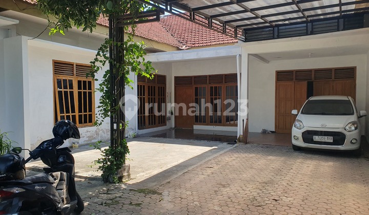 Rumah Siap Huni Ditengah Perkotaan dengan Lokasi Strategis Rumah Siap Huni Ditengah Perkotaan dengan Lokasi Strategis