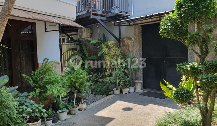 Rumah Siap Huni Ditengah Perkotaan dengan Lokasi Strategis Rumah Siap Huni Ditengah Perkotaan dengan Lokasi Strategis