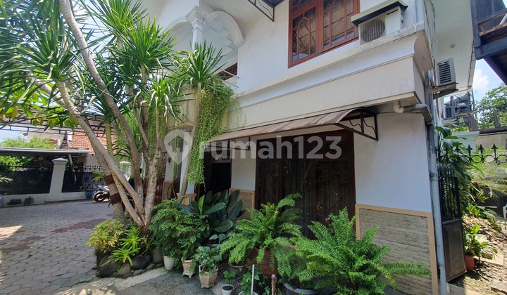 Ready-to-Occupy House in the City Center with a Strategic Location Ready-to-Occupy House in the City Center with a Strategic Location