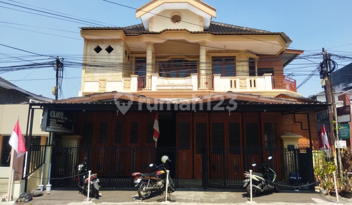 Rumah Mewah di Jalan Coklat Kota Malang Rumah Mewah di Jalan Coklat Kota Malang