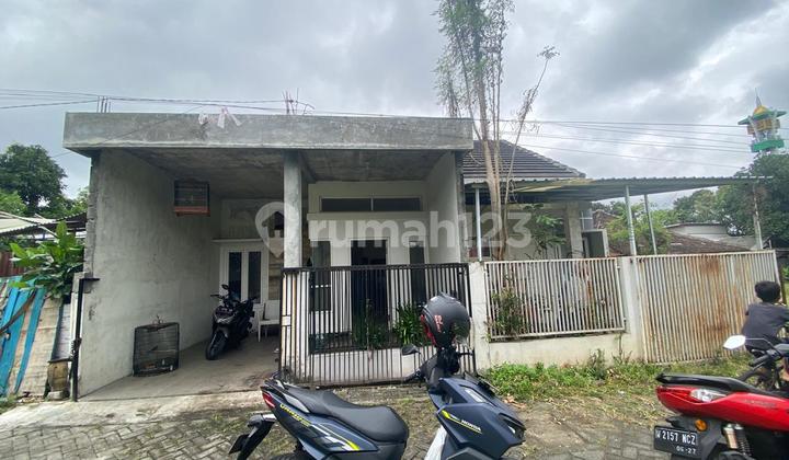 Residential House in Malang City Residential House in Malang City