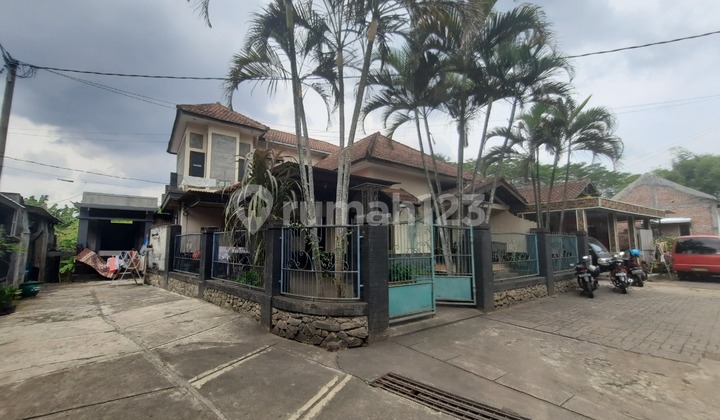 Residential House in Malang City Residential House in Malang City