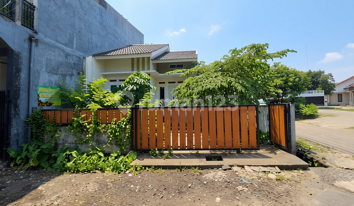 Rumah Berada di Perumahan Ditengah Kota
