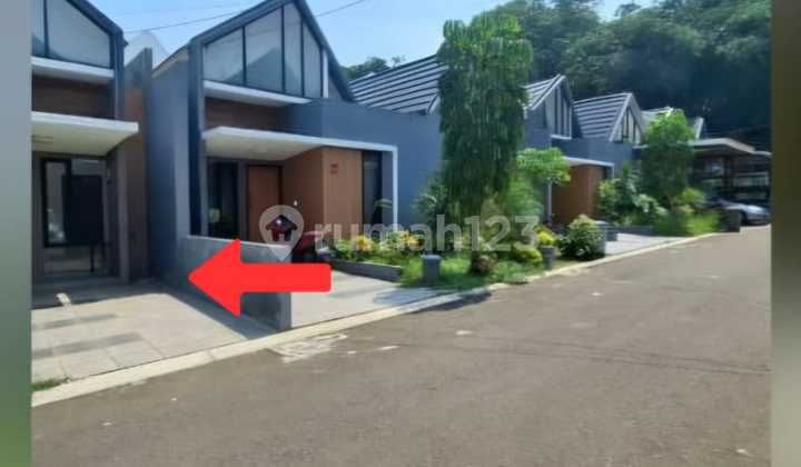 Rumah Berada di Perumahan Ditengah Kota Rumah Berada di Perumahan Ditengah Kota