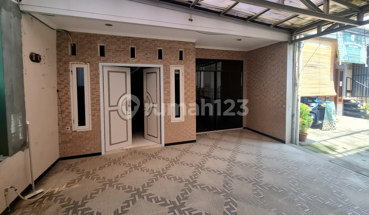 Rumah Berada di Perumahan Ditengah Kota Rumah Berada di Perumahan Ditengah Kota