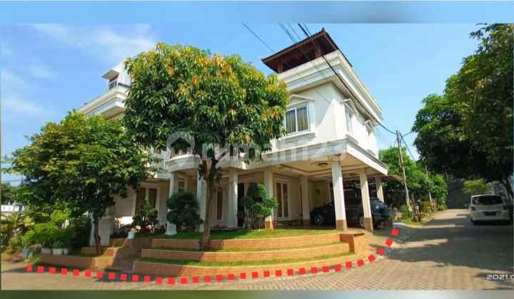 Rumah Berada di Perumahan Ditengah Kota