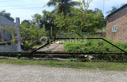 Tanah Kosong yang Sangat Strategis di Pemukiman Warga Tanah Kosong yang Sangat Strategis di Pemukiman Warga