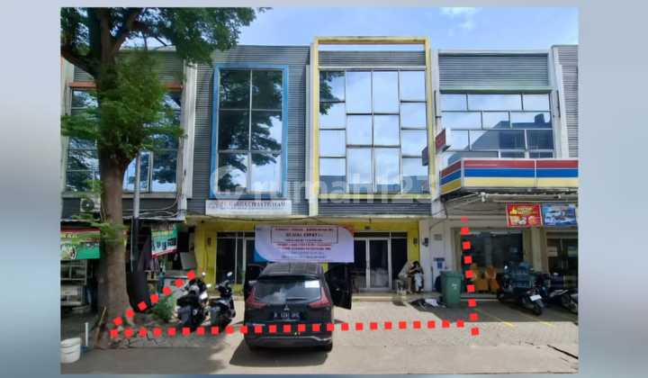 Ruko Berada di Tengah Kota