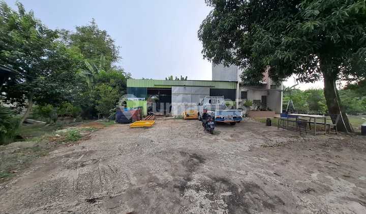 Gudang Berada di Tengah Kota Gudang Berada di Tengah Kota